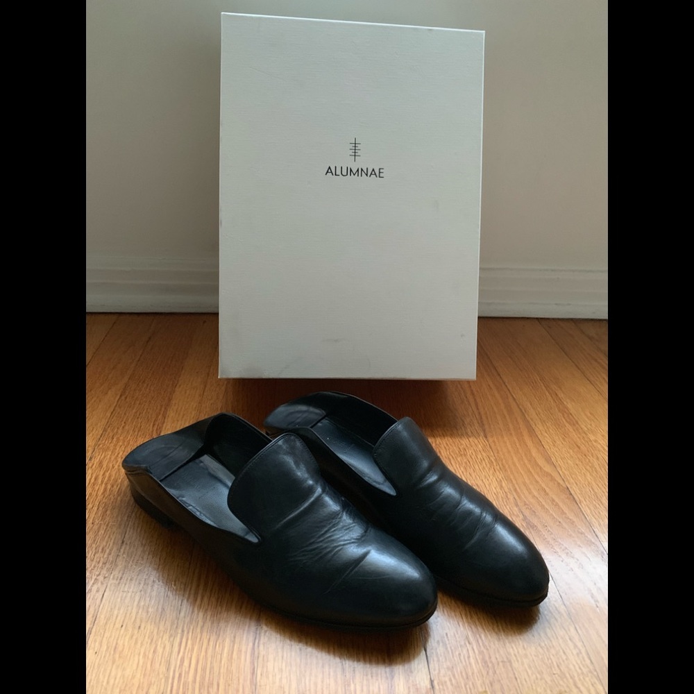 Alumnae black leather slides